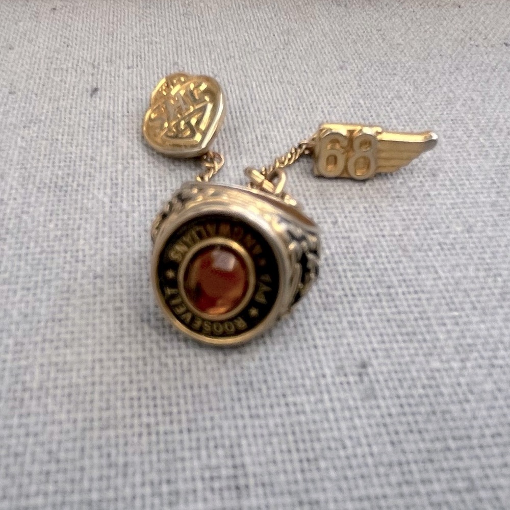 Vintage 1968 Roosevelt JHS Mini Class Ring Tie Tack Lapel Pin Gold Tone